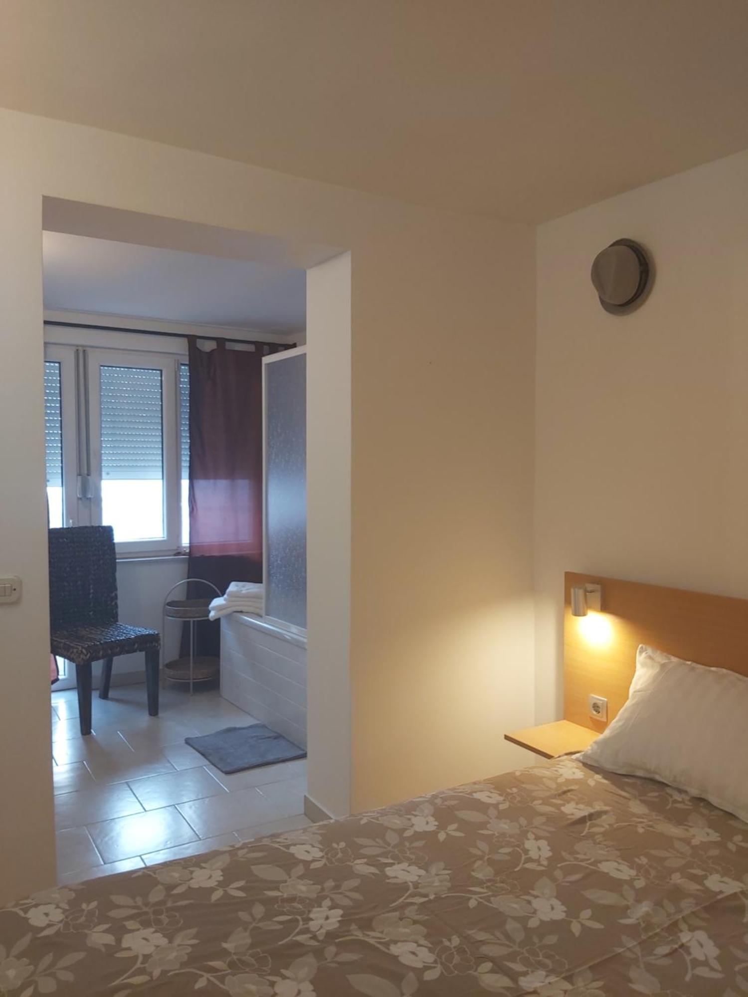 Apartman Luce With Shared Pool Задар Экстерьер фото